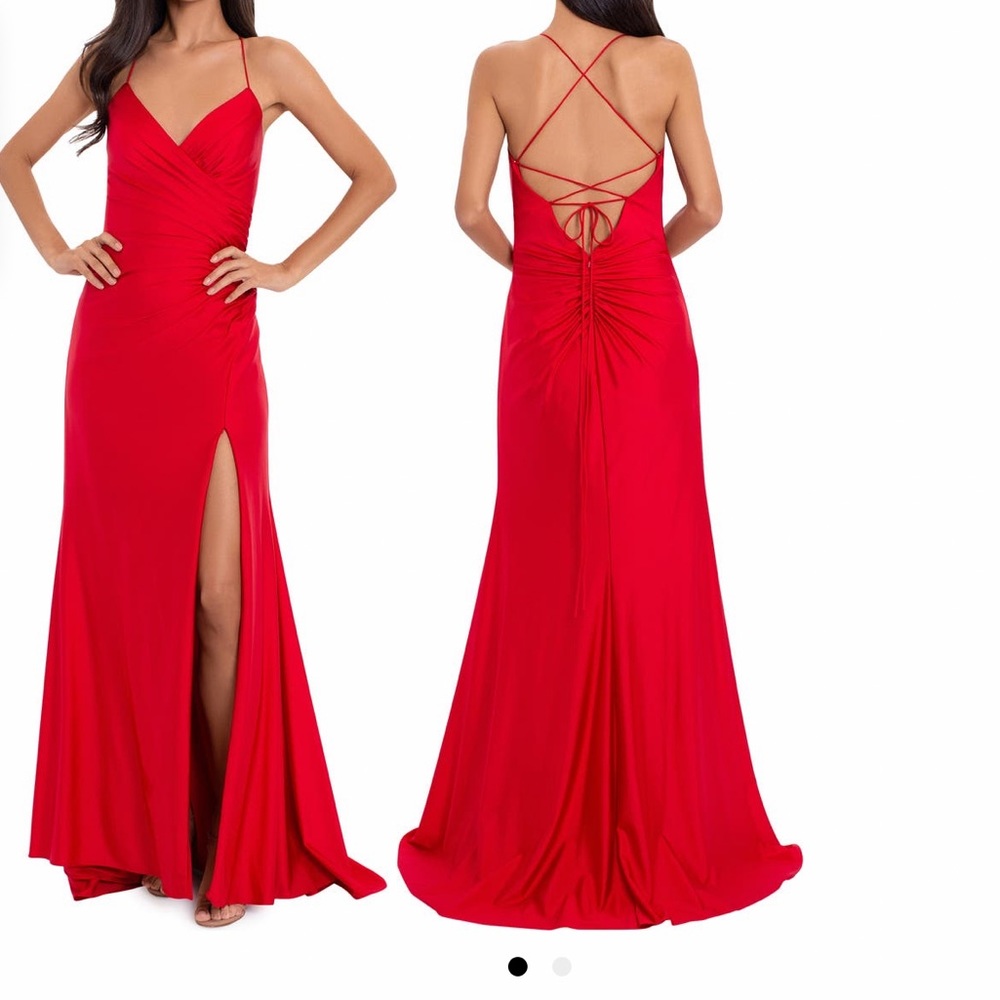 Xscape Ruchet trumpet gown